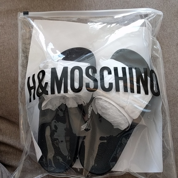 H&M x MOSCHINO SLIDES - Picture 2 of 5